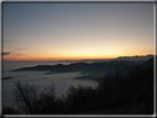 foto Colline nella nebbia al Tramonto